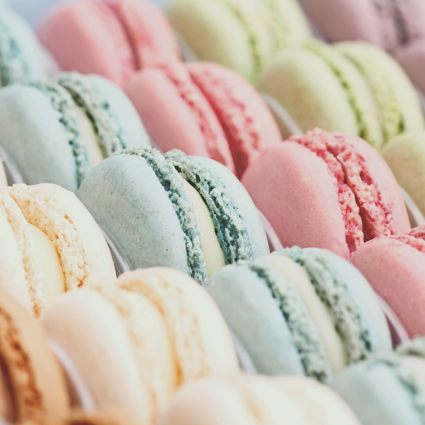 Doces Gourmet Lucrativos. Imagem de um macaron colorido.